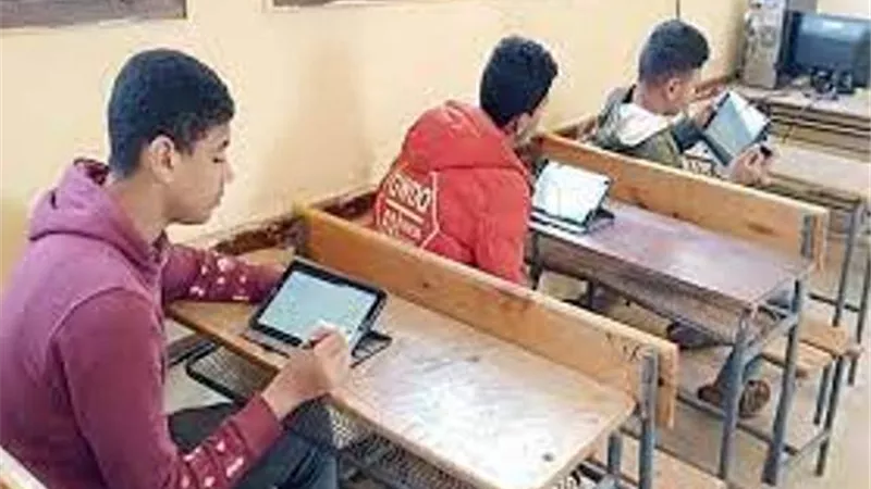 99.7 % من طلاب الصف الأول الثانوي يؤدون امتحان 