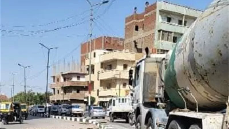 محافظ الشرقية يأمر بمعالجة هبوط أرضي بطريق دائري بمنيا القمح