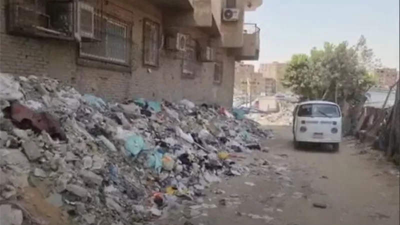 فتح شارع القصاصين بالكوم الأخضر بعد رفع ٤٠٠ طن مخلفات ورتش بالجيزة