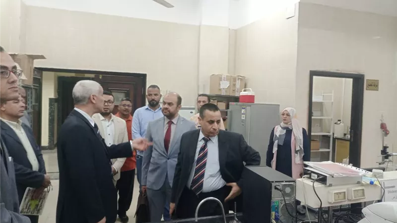 رئيس جامعة جنوب الوادي يستقبل لجنة قطاع كليات الصيدلة