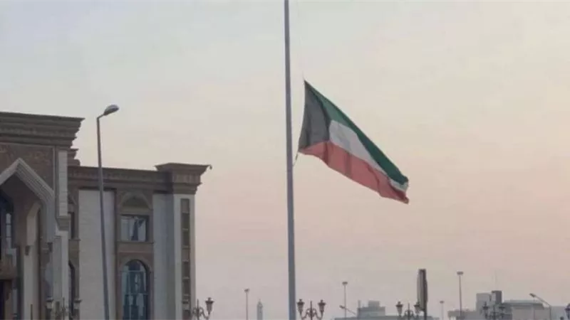 أميرالكويت يقرر تنكيس الأعلام 40 يوما وتعطل العمل والدراسة حدادا على خليفة بن زايد