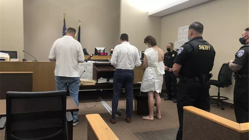 اتهام شاب ذي 18 عاما في حادث إطلاق النار الجماعي بأمريكا