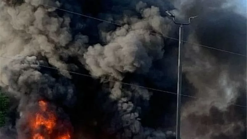 الشرطة الهندية تلقى القبض على شخصين إثر حريق في نيودلهي
