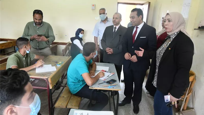 نائب محافظ قنا يتفقد لجان امتحانات الشهادة الإعدادية بمركز دشنا