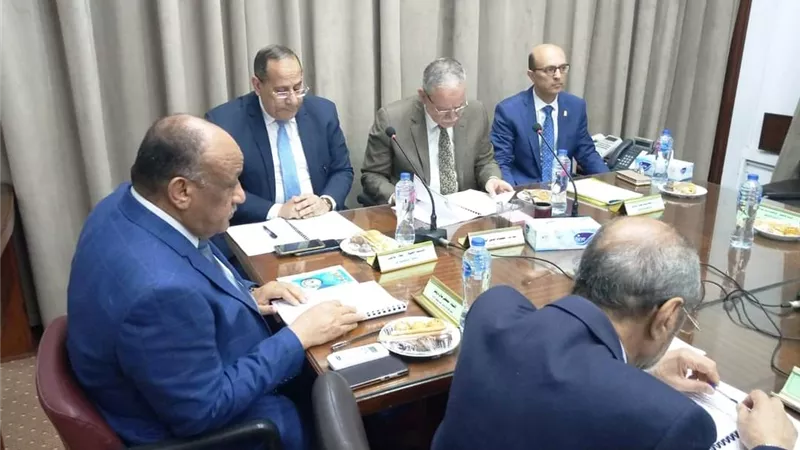 نائب رئيس جامعة أسيوط يترأس اجتماع المجلس الاستشاري الأعلى لكلية تكنولوجيا صناعة السكر