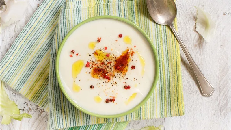 طريقة عمل شوربة الدجاج بالشوفان والبصل الاخضر