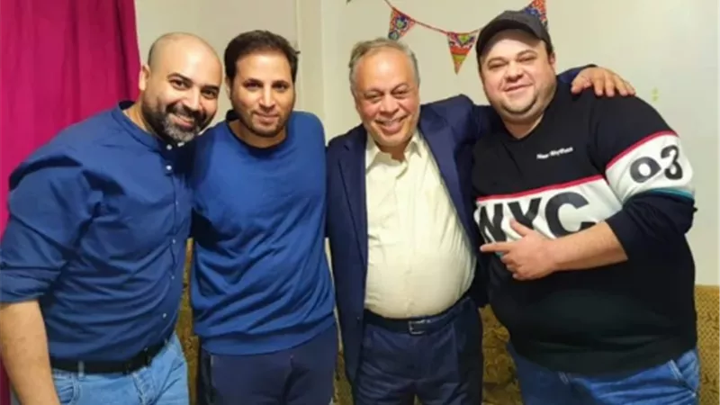 بعد خضوعه لعملية جراحية .. اشرف زكى يطمئن على الفنان احمد عتريس