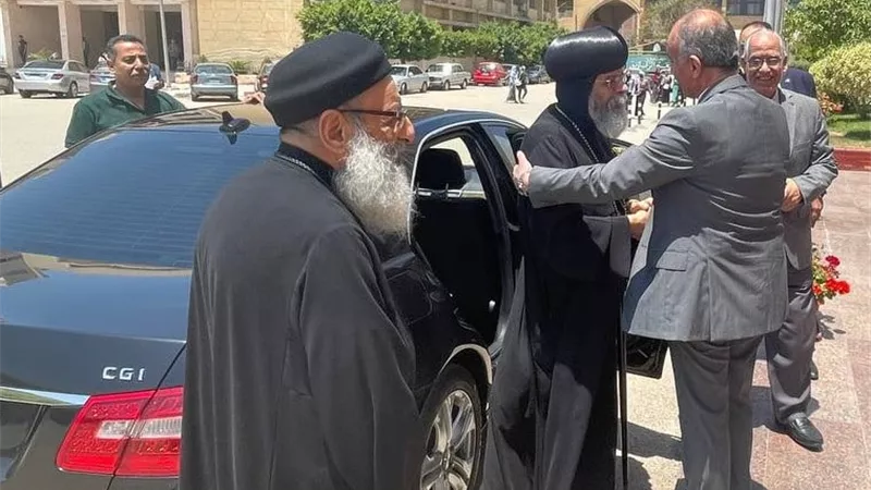 رئيس جامعة الزقازيق يستقبل وفداً برئاسة نيافة الحبر الجليل الأنبا تيموثاؤس أسقف الزقازيق ومنياالقمح