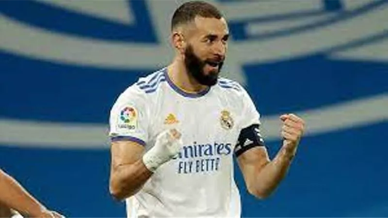 بنزيما يتوّج بجائزة أفضل لاعب فرنسي محترف لموسم 2021-2022