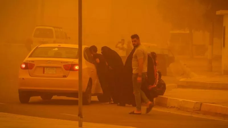 عاصفة ترابية شديدة تضرب العراق ووزارة الصحة تسجل ألفي حالة اختناق