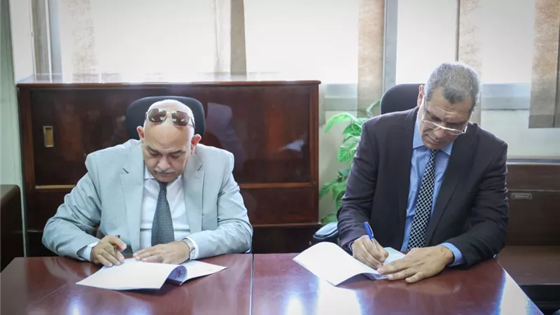 غرفة صناعة الملابس :ملصقات تحمل رسائل توعوية لتنظيم الآسرة