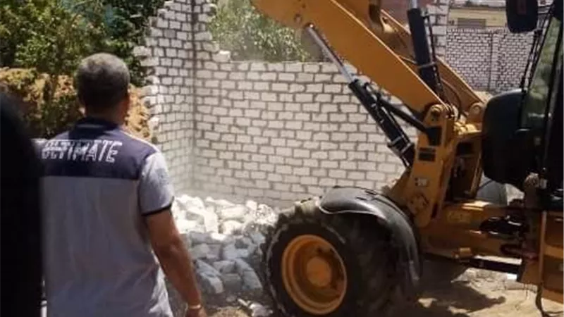 رفع الإشغالات والتصدي للتعديات المخالفة علَي الأرضى الزراعية بالشرقية
