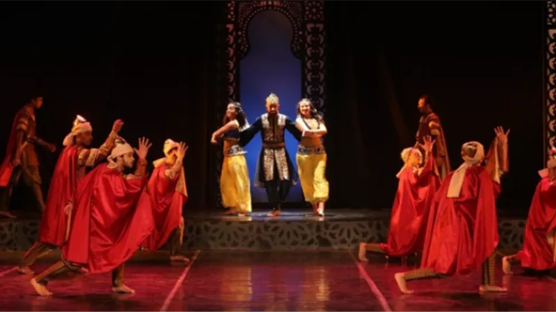 على مسرح الجمهورية 