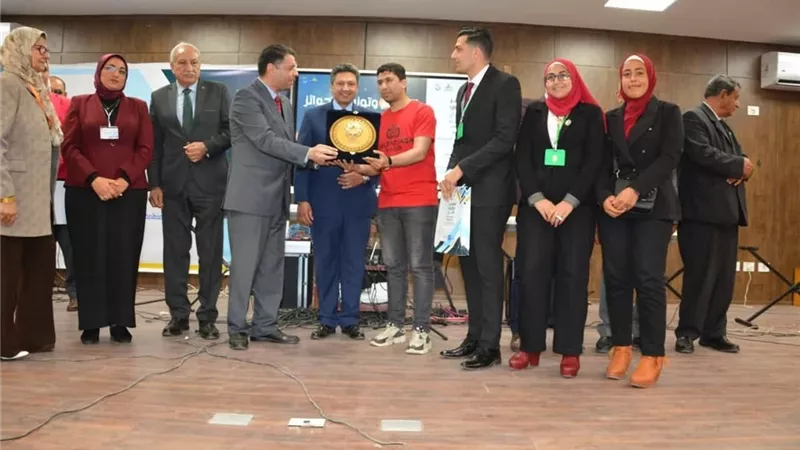 جامعة دمياط تكرم فريق عمل المؤتمر الطلابي علماء المستقبل ..صور