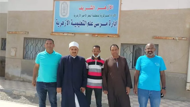 رئيس أزهرية البحر الأحمر يتفقد امتحانات النقل بمعاهد مرسى علم ..صور