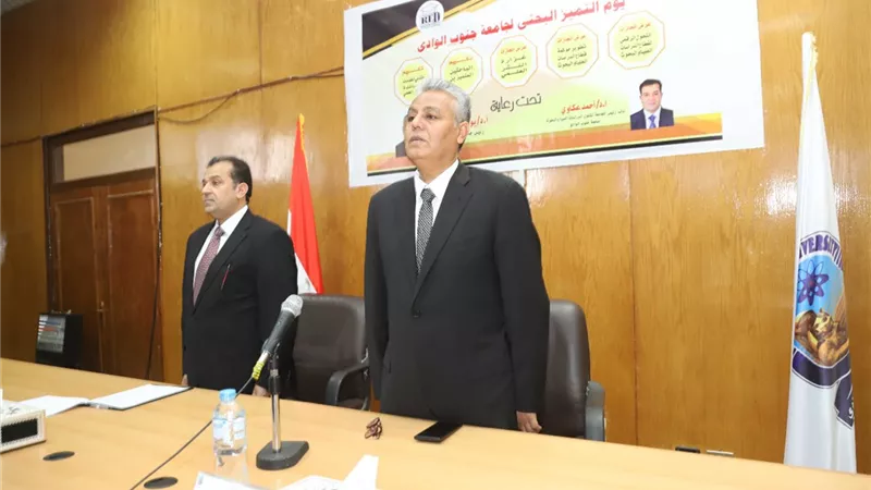 رئيس جامعة جنوب الوادي يشهد فعاليات يوم التميز البحثي