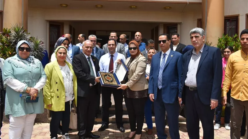 لجنة تعليم النواب تتفقد مدرسة المتفوقين للعلوم والتكنولوجيا ببرج العرب..صور