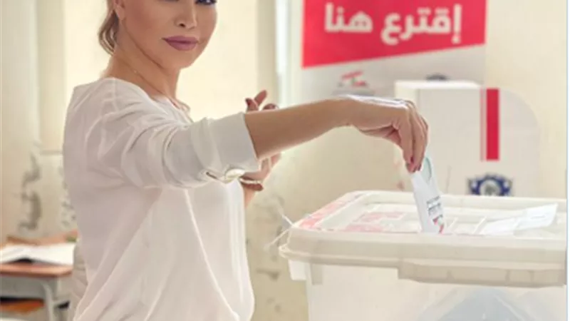 يارب تكون معانا.. نوال الزعبي تدلي بصوتها فى الانتخابات اللبنانية النيابية