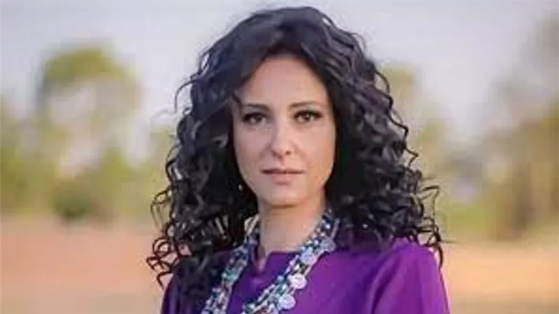 بـ القلوب .. حنان مطاوع باطلالة جذابة .. صور