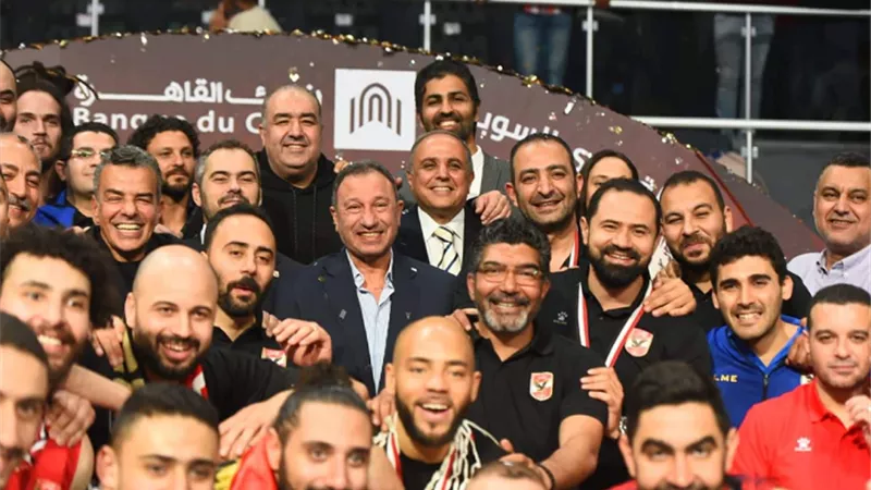 الخطيب يهنىء رجال سلة الاهلى بدورى السوبر