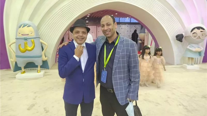 على هامش مشاركته في الشارقة القرائي هنيدي: تنظيم المهرجان رائع .. وأهتم برأي الأطفال في أعمالي