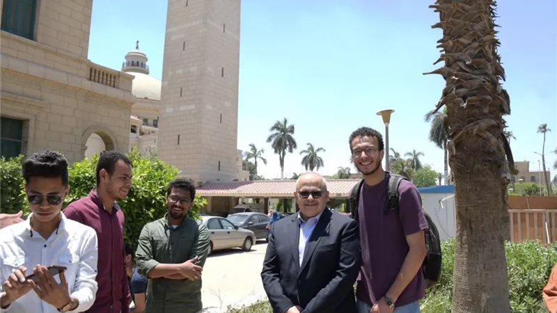 الخشت للطلاب: تفاعلوا مع الأنشطة الإبداعية في المجتمع الجامعي وحققوا ذاتكم