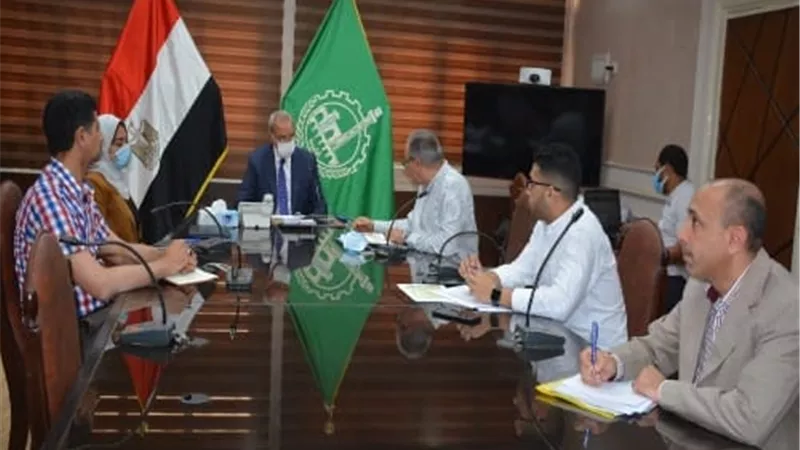 محافظ القليوبية يتابع تنفيذ مشروعات المبادرة الرئاسية حياة كريمة مع القيادات التنفيذية