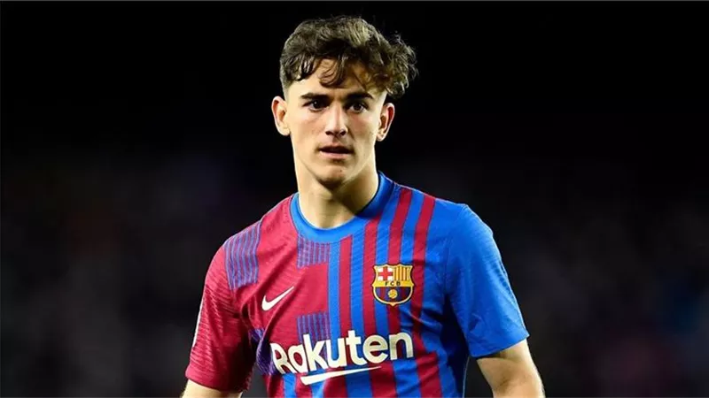 مليار يورو شرطا جزائيا .. جافى يجدد عقده مع برشلونة