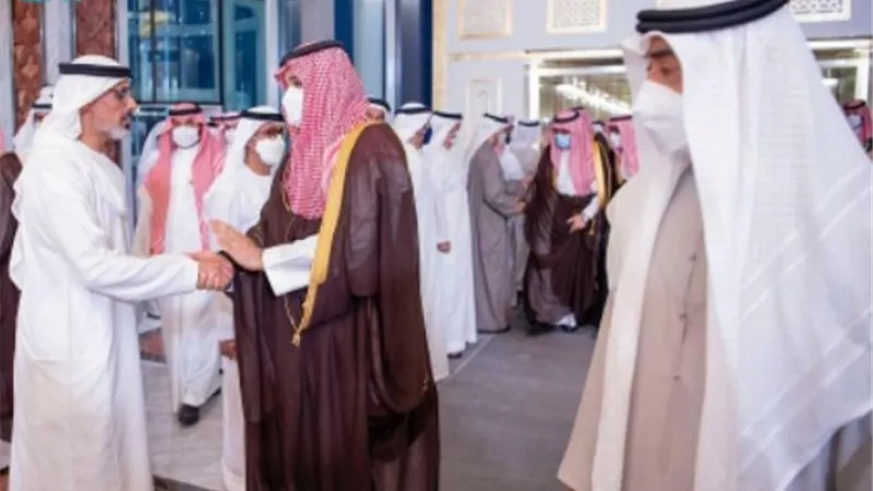 بالصور.. ولى العهد السعودى يقدم العزاء لرئيس الإمارات فى وفاة الشيخ خليفة بن زايد