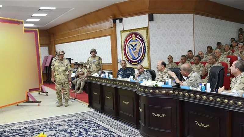 وزير الدفاع يشهد المرحلة الرئيسية لمشروع مراكز القيادة التعبوى (صمود - 1) .. فيديو
