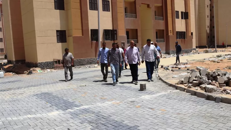 رئيس جهاز العاشر :رفع كفاءة المنشات الخدمية وتنفيذ انشاء ١٥٠٠ وحده سكنية ..صور