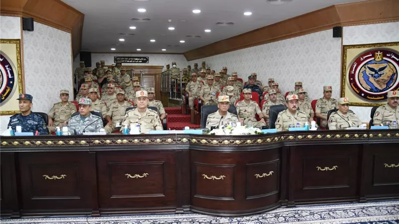 وزير الدفاع يشهد المرحلة الرئيسية لمشروع مراكز القيادة التعبوى (صمود - 1)