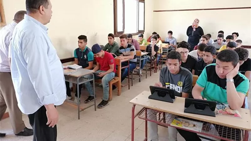 التعليم: 99.83% من طلاب الصف الثاني الثانوي يؤدون امتحان 