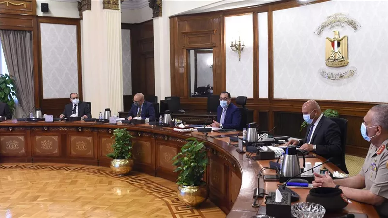 الوزير يستعرض مشروعات الطرق الجاري تطويرها فى نطاق الساحل الشمالى