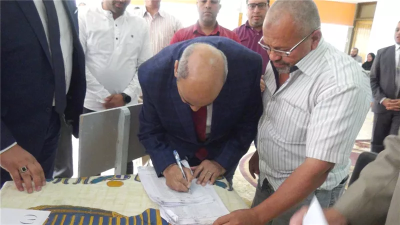 رئيس جامعة المنيا يدلي بصوته في انتخابات نقابة العاملين بالجامعة