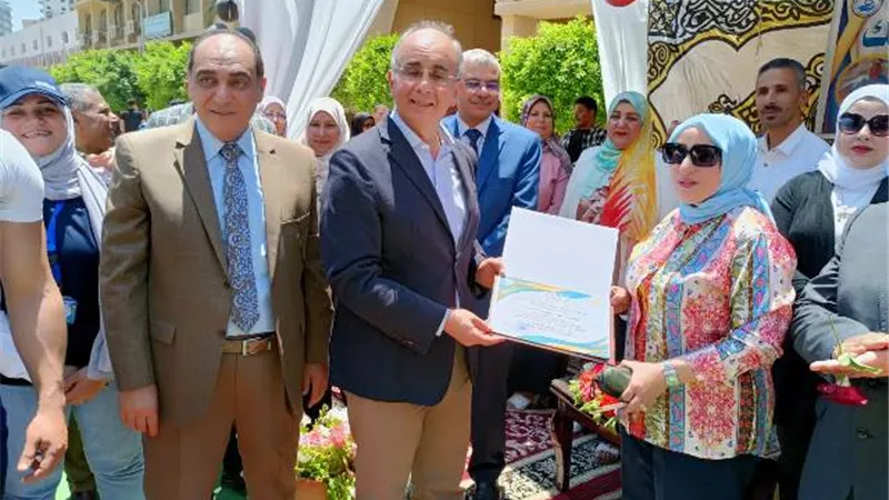 رئيس جامعة الزقازيق يشارك أبناءه أطفال ذوى الهمم الماراثون الرياضى.. بالصور