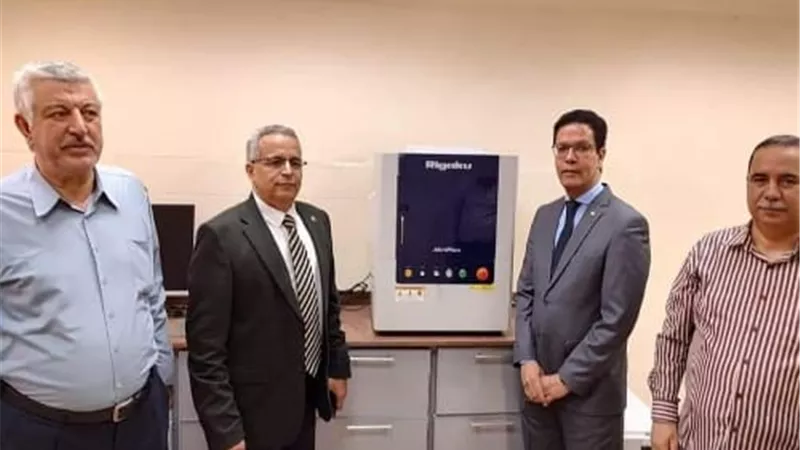 الجيزاوى يتفقد المعمل المركزي بكلية العلوم بجامعة بنها