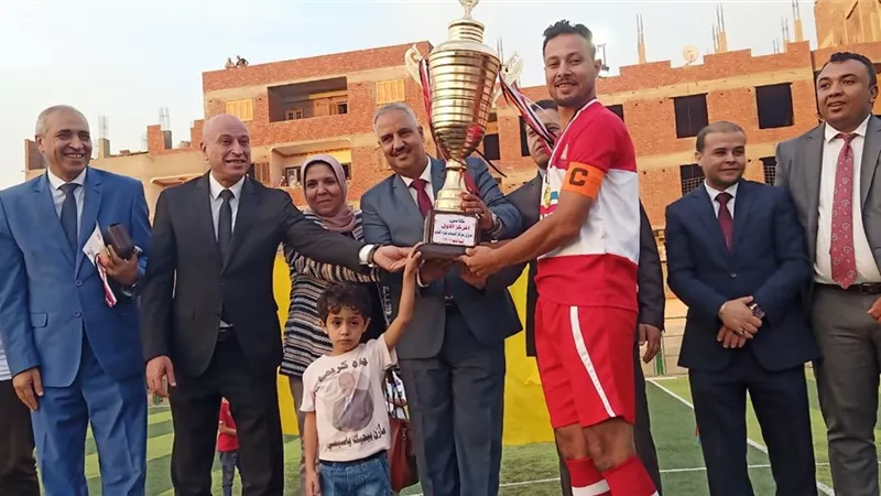 مركز شباب بالقليوبية يسلم كأس دوري مراكز الشباب بسيارة كهربائية