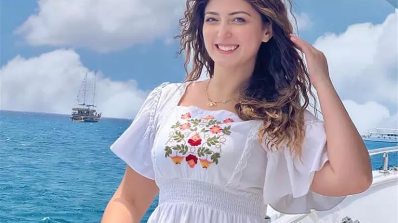 سحر وجمال.. آسما رؤوف تشارك جمهورها إطلالة مبهجة (صور)