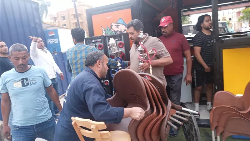 جهاز العاشر من رمضان ينفذ حملة مكبرة لفض الأسواق العشوائية ..صور