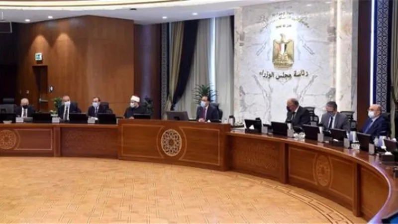الحكومة تستثني أسر ضحايا ومصابي العمليات الحربية والإرهابية من شروط الحصول على الوحدات السكنية