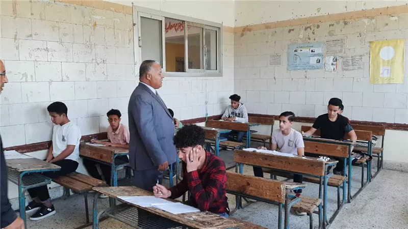 إلغاء إمتحان ١٤ طالباً بإعدادية دمياط للغش بالمحمول