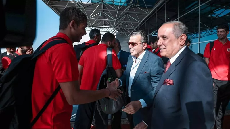الخطيب يستقبل بعثة طائرة الأهلي في مطار القاهرة بعد فوزها بلقب بطولة أفريقيا