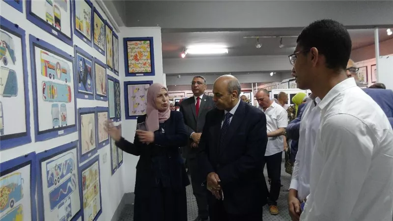 رئيس جامعة المنيا يفتتح المعرض السنوي لطلاب قسم الديكور بالفنون الجميلة