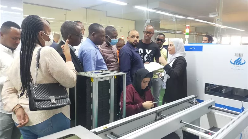 وفد رواندي يزور عدد من المناطق الصناعية لبحث سبل التعاون بين البلدين