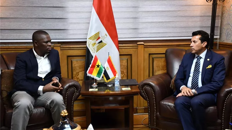 وزيرالشباب يبحث التعاون مع نظيره الغاني