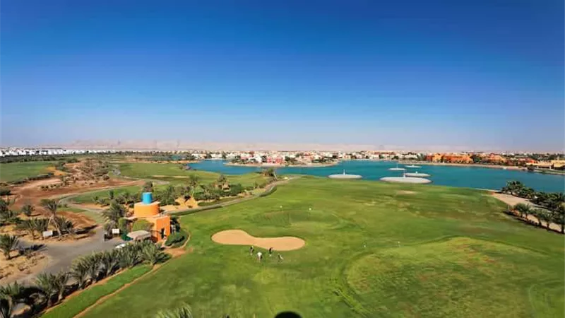 وصول الوفود المشاركة في بطولة مصر الدولية لسيدات الجولف