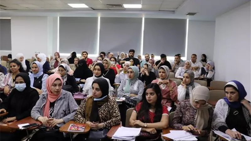 الإدارة والصيدلة بجامعة بدر تقدمان ورشتى عمل على هامش ملتقى التوظيف.. بالصور