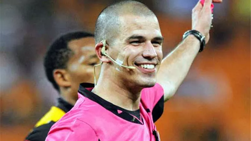 فيكتور جوميز حكماً للنهائى الأفريقى بين الأهلى والوداد