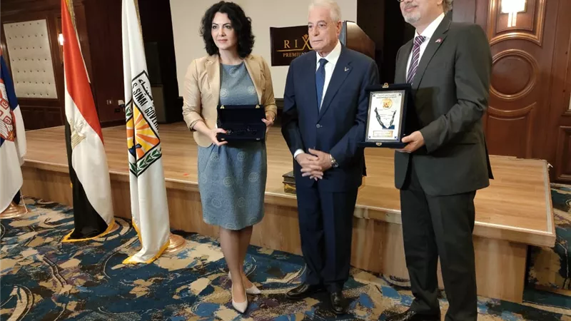بالفيديو والصور توقيع مذكرة تآخي بين مدينتي شرم الشيخ ونيش الصربية